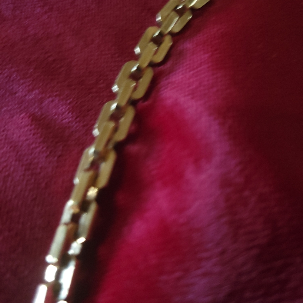 LOUIS VUITTON elegant Gold Tone Necklace Authentic LV - Picture 4 of 8